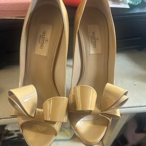 Valentino Beige Patent Bow Heels size 39